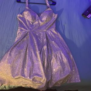 Pistachio colored dress with beautiful sparkles on the whole dress. Size Large